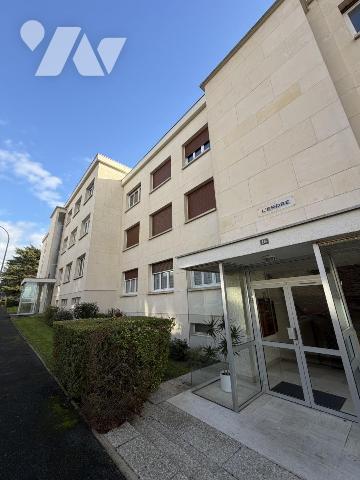APPARTEMENT 3 CHAMBRES AVEC BALCON - Garage et cave