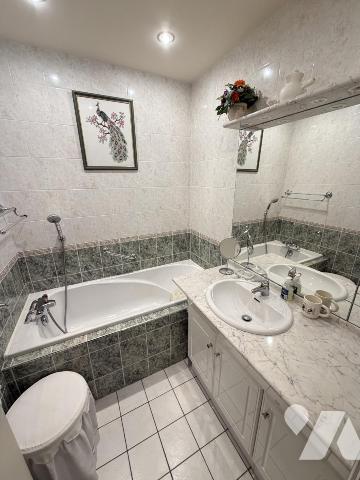 APPARTEMENT 3 CHAMBRES AVEC BALCON - Garage et cave