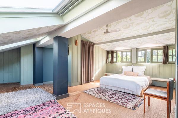 Maison avec cour pavée et jardin à l’esprit japonisant