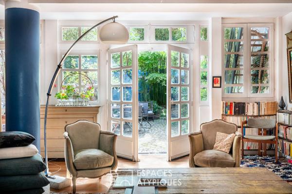 Maison avec cour pavée et jardin à l’esprit japonisant