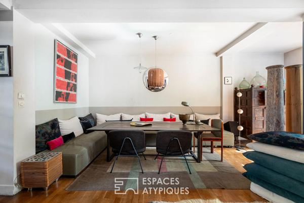 Maison avec cour pavée et jardin à l’esprit japonisant