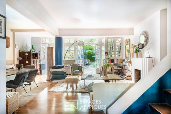 Maison avec cour pavée et jardin à l’esprit japonisant