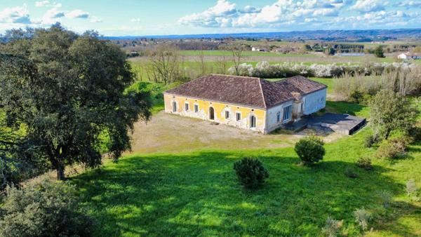 Propriété en pierre – 360 m² – 1,5 hectare – Oliviers – Projet d’exception à finaliser