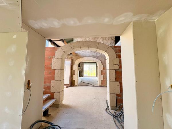 Propriété en pierre – 360 m² – 1,5 hectare – Oliviers – Projet d’exception à finaliser