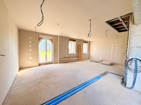 Propriété en pierre – 360 m² – 1,5 hectare – Oliviers – Projet d’exception à finaliser