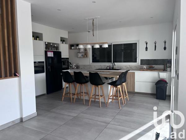 Maison 12 pièces de 226 m² à Izernore (01580)