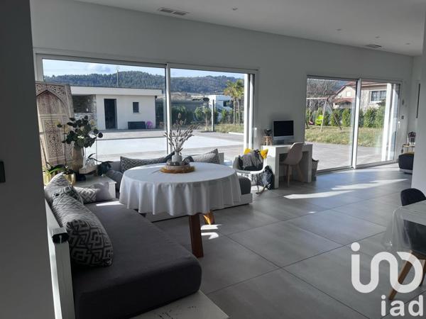 Maison 12 pièces de 226 m² à Izernore (01580)