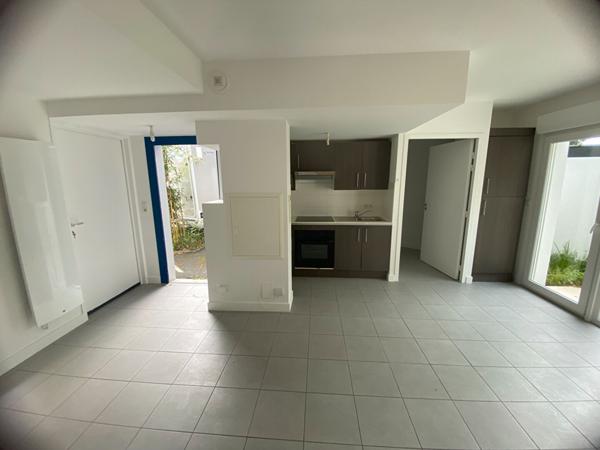 MAISON A VENDRE ANGOULINS 2 CHAMBRES , GARAGE , JARDIN ,  Angoulins
