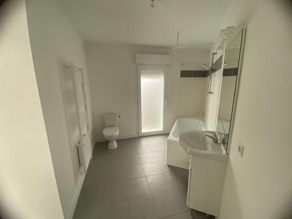 MAISON A VENDRE ANGOULINS 2 CHAMBRES , GARAGE , JARDIN ,  Angoulins