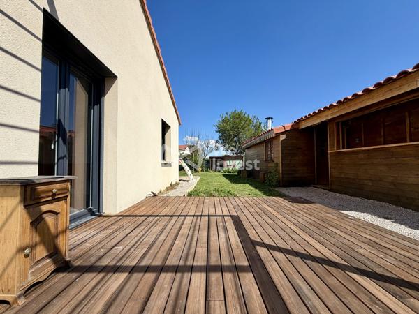 Villa de type 5 de 2016 de 113 m2, garage, dépednances, jardin.