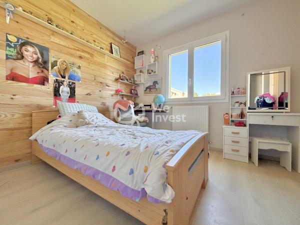 Villa de type 5 de 2016 de 113 m2, garage, dépednances, jardin.