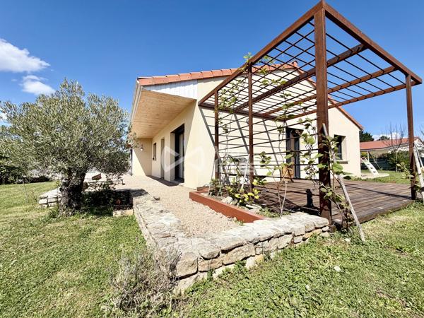 Villa de type 5 de 2016 de 113 m2, garage, dépednances, jardin.