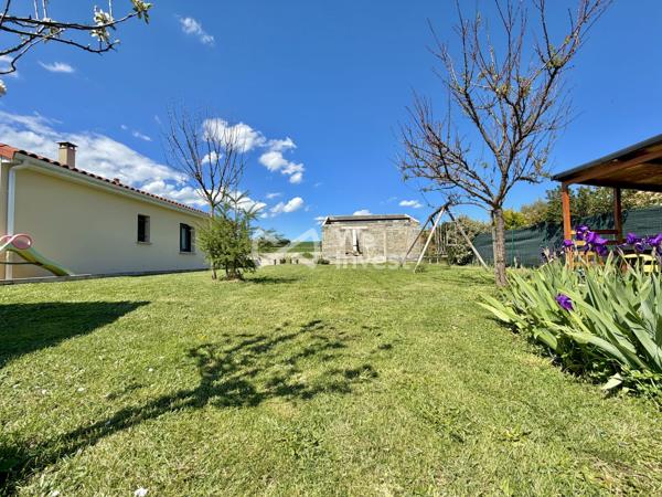 Villa de type 5 de 2016 de 113 m2, garage, dépednances, jardin.
