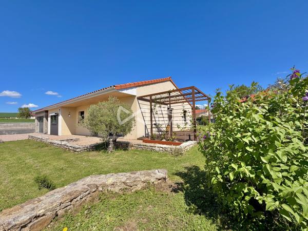Villa de type 5 de 2016 de 113 m2, garage, dépednances, jardin.