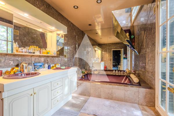 Maison 9 pièces 300 m2