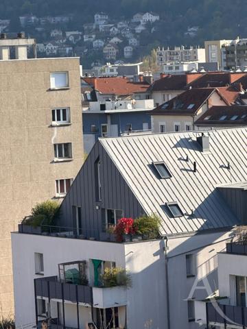 Dernier étage avec terrasse