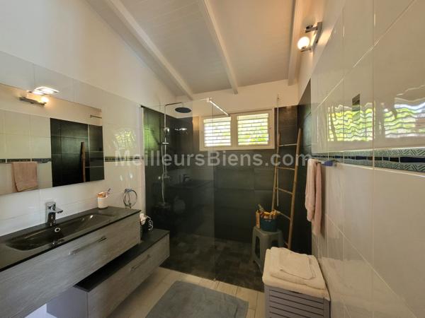 Petit bijou T5 avec studio, entièrement refait dans le calme de Convenance