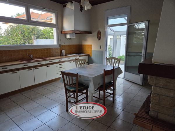 STE PAZANNE BOURG : maison de plain pied avec dépendances, sur 553 m² de terrain !