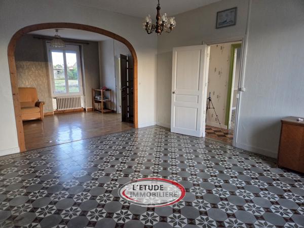 STE PAZANNE BOURG : maison de plain pied avec dépendances, sur 553 m² de terrain !