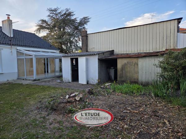 STE PAZANNE BOURG : maison de plain pied avec dépendances, sur 553 m² de terrain !