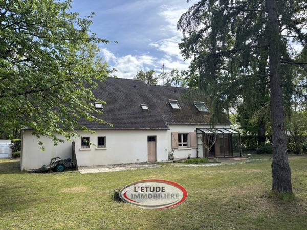 Dans le cadre privilégié du Housseau, venez découvrir cette maison avec une vie de plain-pied.