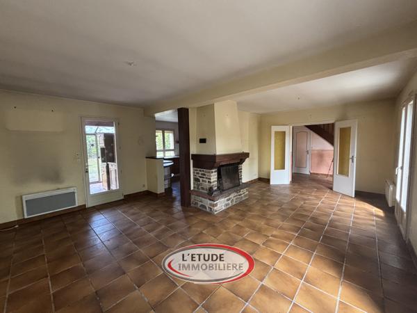 Dans le cadre privilégié du Housseau, venez découvrir cette maison avec une vie de plain-pied.