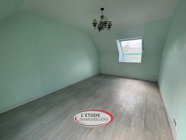 Dans le cadre privilégié du Housseau, venez découvrir cette maison avec une vie de plain-pied.