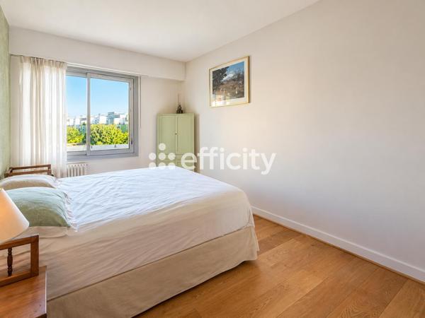 Appartement
         2 pièces
        - 65 m² 615 000 € *