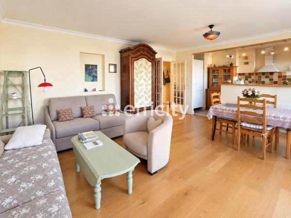 Appartement
         2 pièces
        - 65 m² 615 000 € *