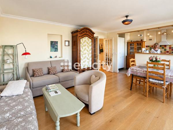 Appartement
         2 pièces
        - 65 m² 615 000 € *