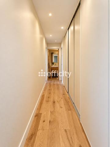 Appartement
         2 pièces
        - 65 m² 615 000 € *