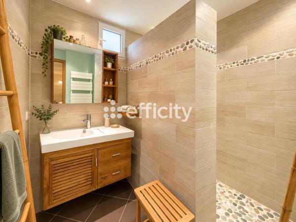 Appartement
         2 pièces
        - 65 m² 615 000 € *