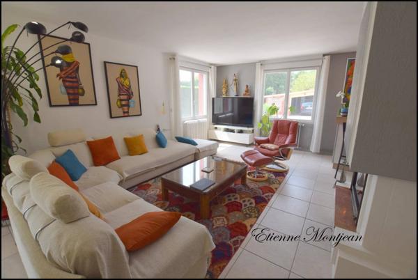 Maison à Espère 256 m² habitable, gîte, piscine, grand pool house, garages, jardin.