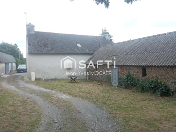 PLEYBEN (29190) ; Maisons de type longère à 5 minutes du centre bourg.