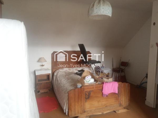 PLEYBEN (29190) ; Maisons de type longère à 5 minutes du centre bourg.