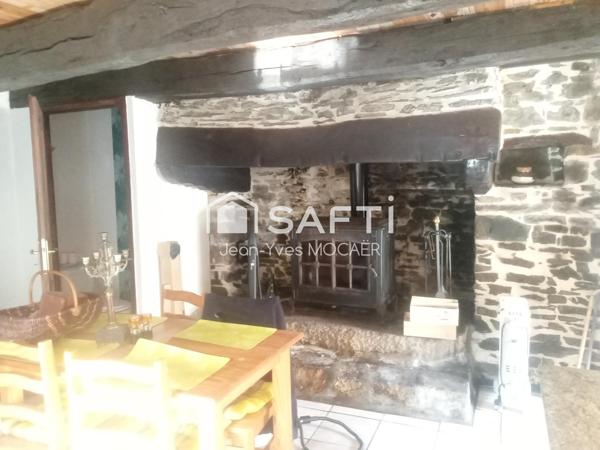 PLEYBEN (29190) ; Maisons de type longère à 5 minutes du centre bourg.