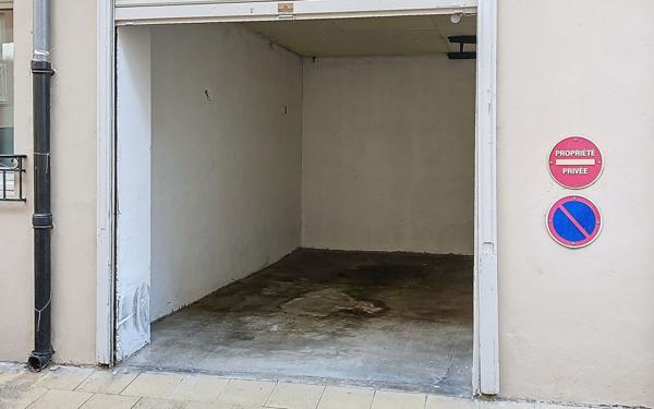 Stationnement à louer    13,73 m2 Avignon