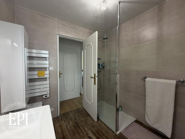 Centre-ville de Carcassonne – Superbe T3 de 93m² lumineux avec ascenseur, cave et vue exceptionnelle !