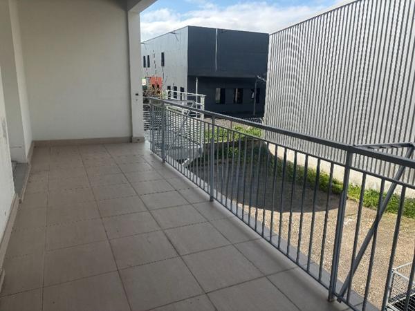 À LOUER : Bureaux de 120 m² au 1er étage d'un bâtiment en R+1 avec accès indépendant à ST PRIEST-EN-JAREZ