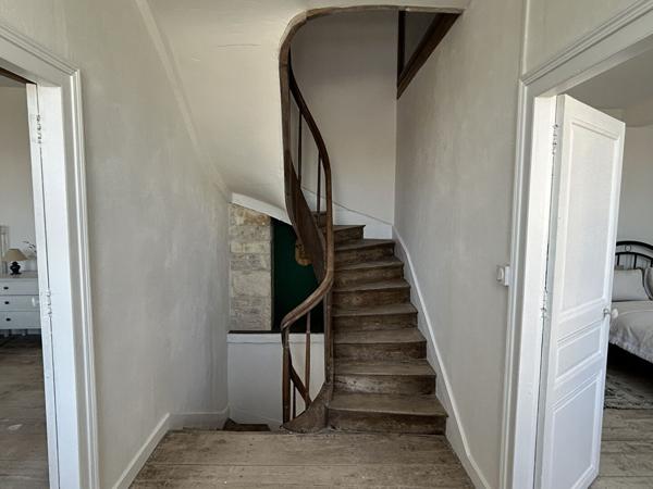 Grande maison de caractère au coeur de Néré avec jardin et dépendance Nere