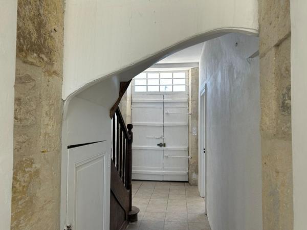 Grande maison de caractère au coeur de Néré avec jardin et dépendance Nere
