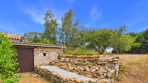 Charmante maison de village rénovée de 4 chambres avec dépendances, terrasse et jardin Celles-sur-belle