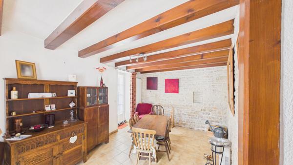 Charmante maison de village rénovée de 4 chambres avec dépendances, terrasse et jardin Celles-sur-belle