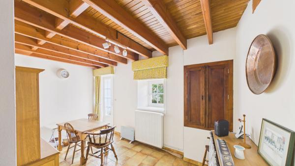 Charmante maison de village rénovée de 4 chambres avec dépendances, terrasse et jardin Celles-sur-belle