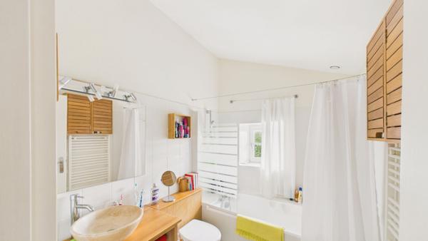 Charmante maison de village rénovée de 4 chambres avec dépendances, terrasse et jardin Celles-sur-belle