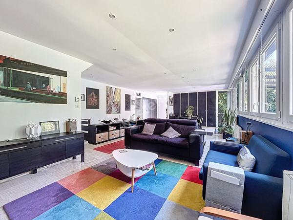 BOUGUENAIS-LES COUÊTS / Maison d'architecte / 145 m2 habitables / Vaste terrain arboré avec PISCINE