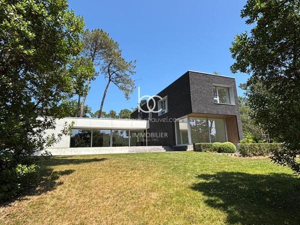 VANNES Maison 7 pièces 246 m²