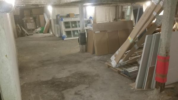 Grand dépôt brut de 175 m² sécurisé, idéal stockage à 2 pas de la place Nansouty. , Bordeaux
