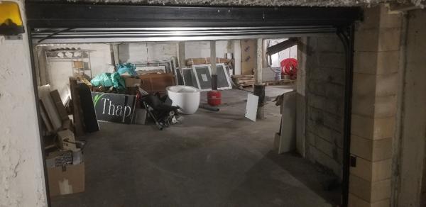 Grand dépôt brut de 175 m² sécurisé, idéal stockage à 2 pas de la place Nansouty. , Bordeaux