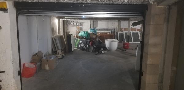 Grand dépôt brut de 175 m² sécurisé, idéal stockage à 2 pas de la place Nansouty. , Bordeaux